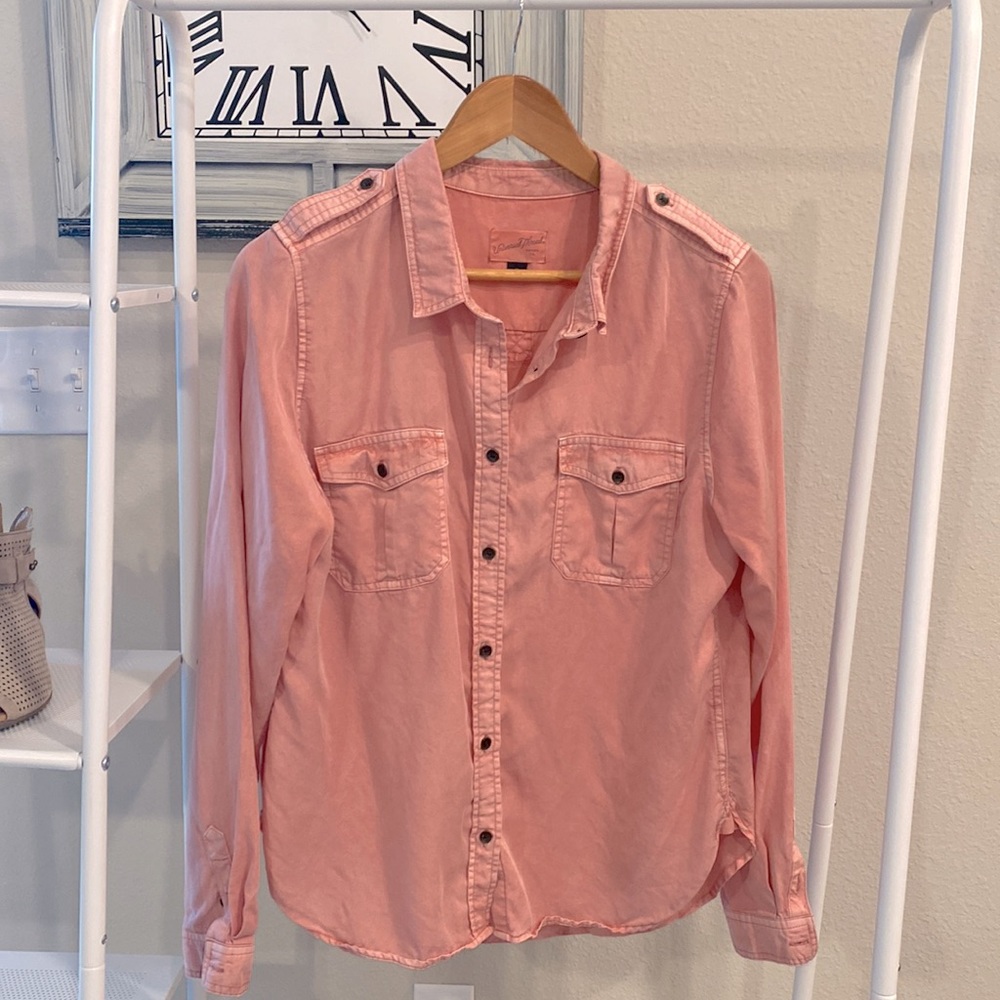 Universal Threads flannel like top in pink. Size medium